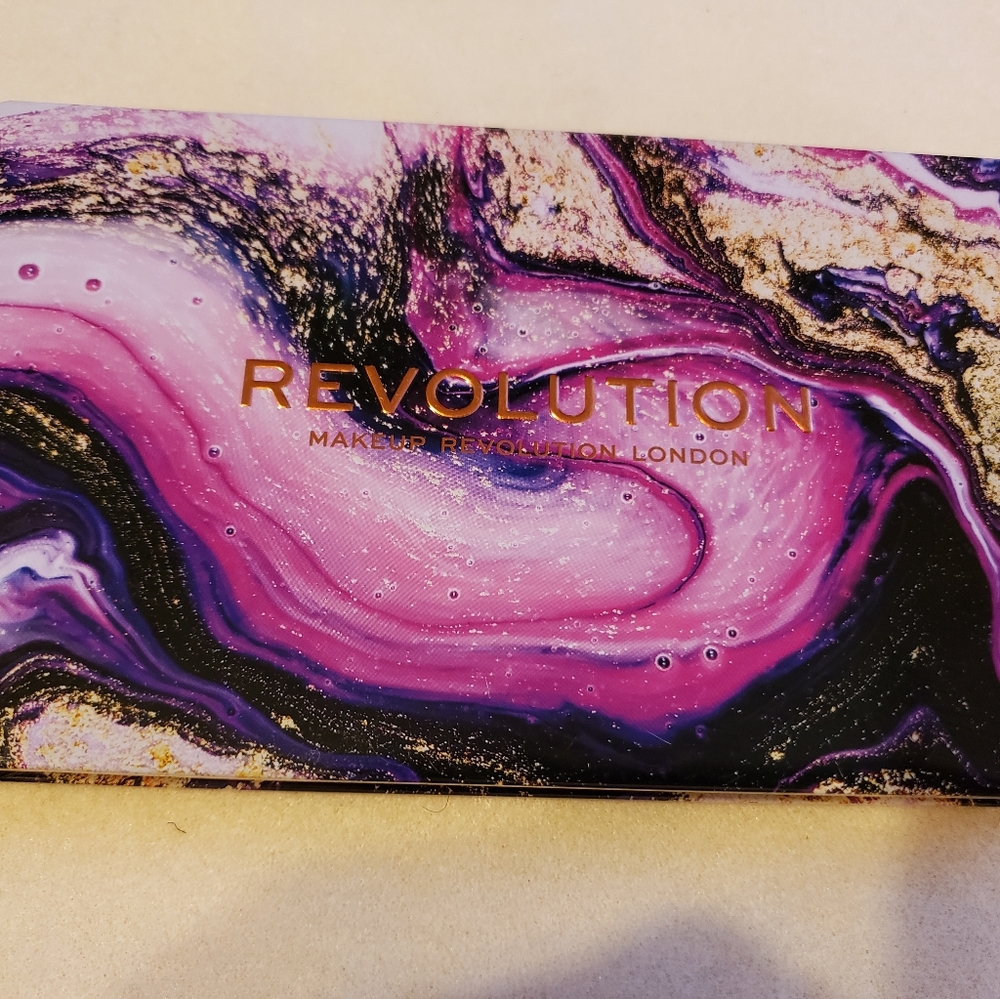 Makeup Revolution Eyeshadow Pallet